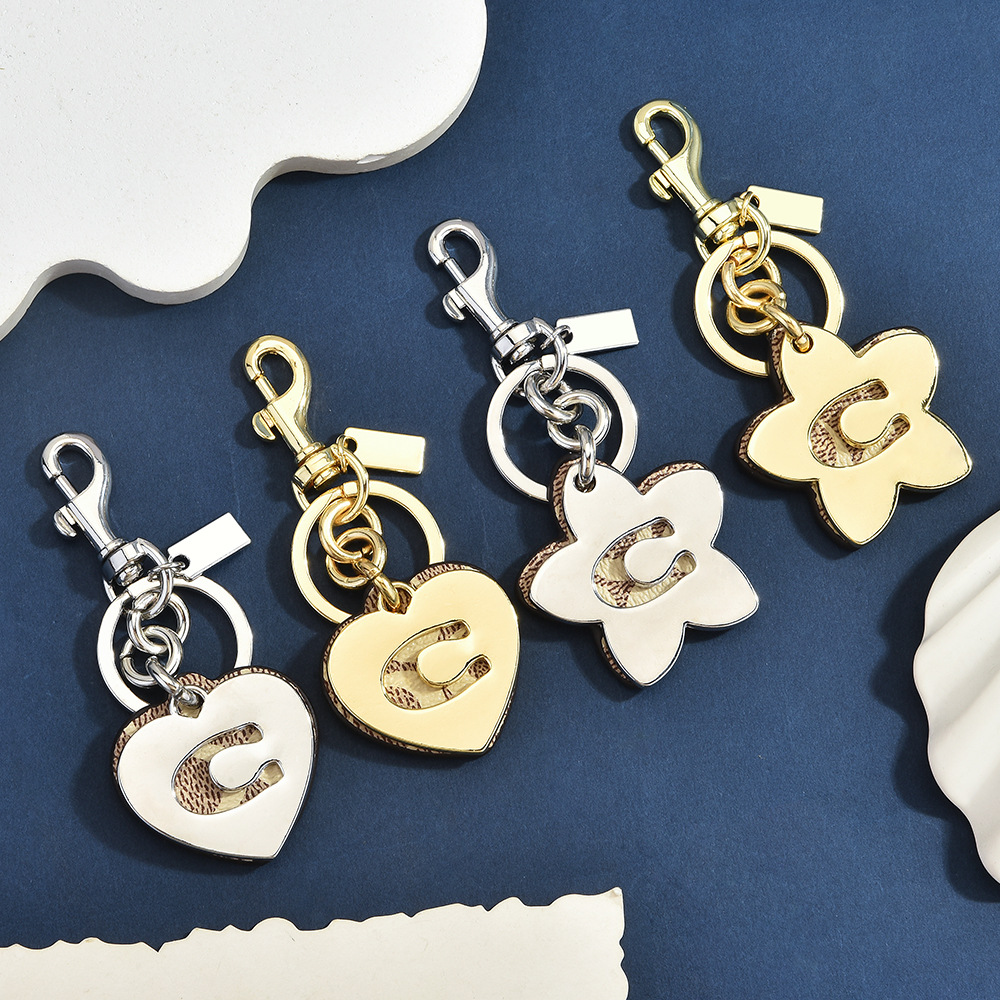 Initial C Monogram Bag Charm K - Monogram Keychain Leather recension och pris