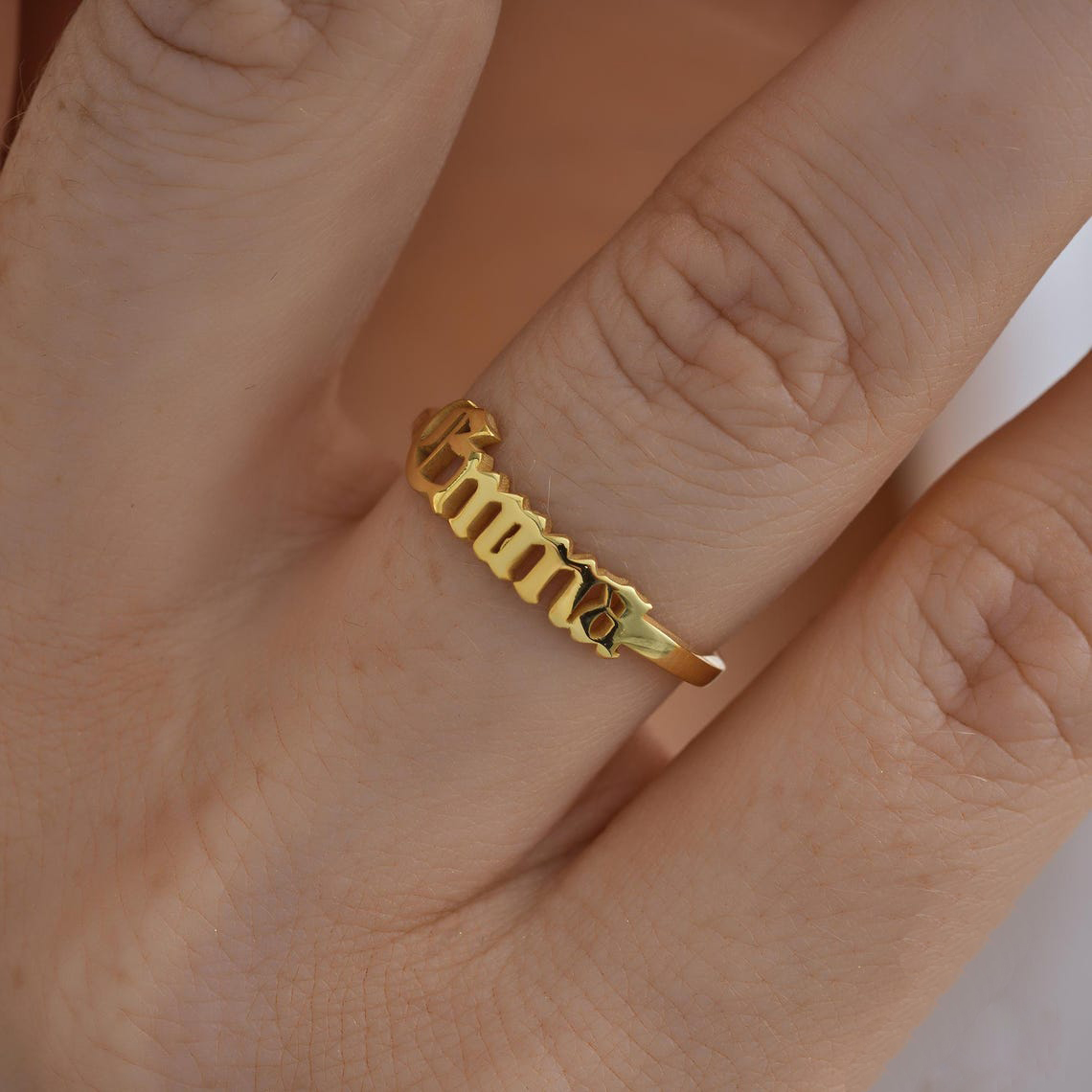 Custom Gold Ring Women Gothic  - Initial Ring Custom recension och pris